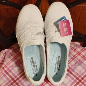 Skechers Relaxed Fit White Sneakers Size 10 Comfort Walking Athletic Shoes NIB